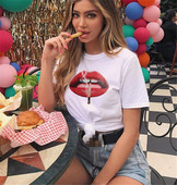 Női alkalmi póló fekete-fehér mintával