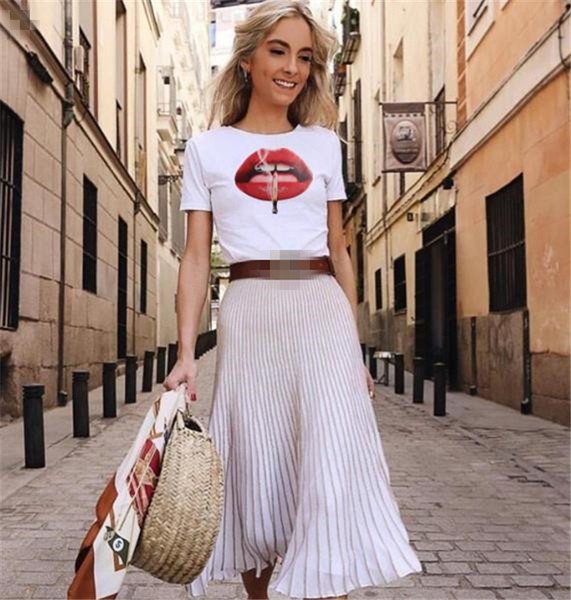 Női alkalmi póló fekete-fehér mintával