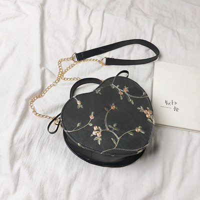 Szív alakú női táska több színben hímzéssel