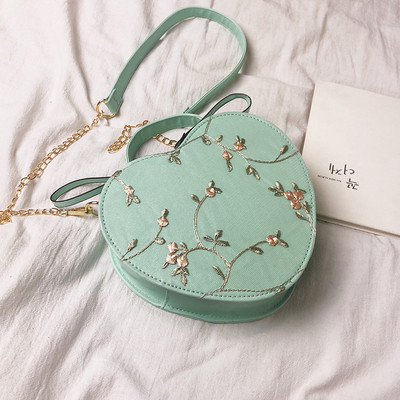 Szív alakú női táska több színben hímzéssel