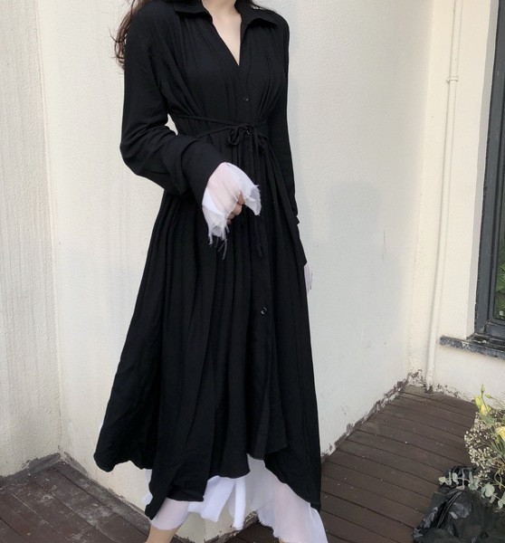 Lezser stílusos női ruha fekete színben