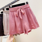 Rakott női rövidnadrág nyakkendő elemmel