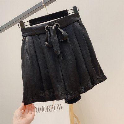 Rakott női rövidnadrág nyakkendő elemmel