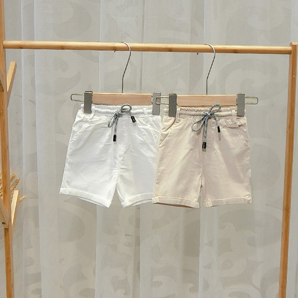 Pantaloni scurți pentru băieți în două culori cu cravate