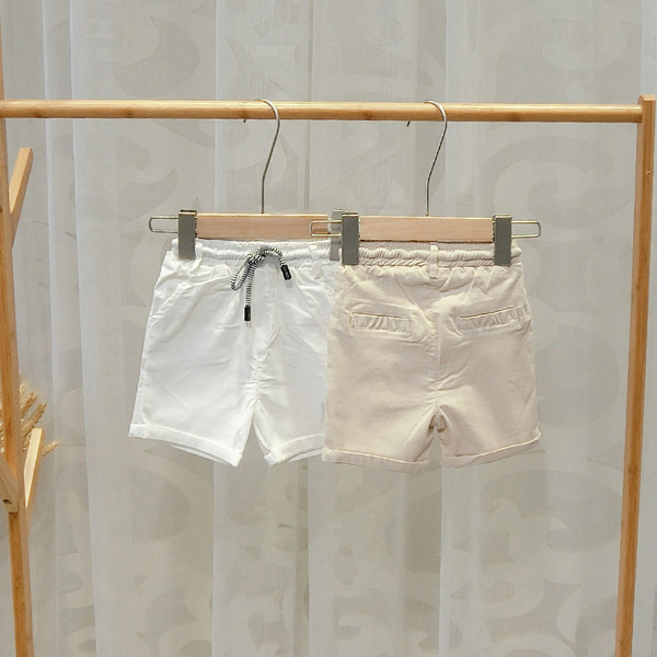 Pantaloni scurți pentru băieți în două culori cu cravate