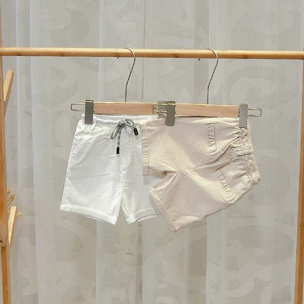 Pantaloni scurți pentru băieți în două culori cu cravate