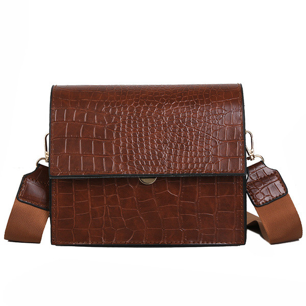 Öko bőrből készült modern női táska széles füllel, többféle színben