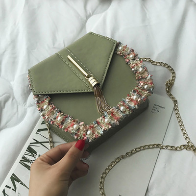 Стилна дамска чанта с перли и пискюл в няколко цвята
