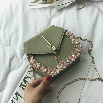 Geanta de dama eleganta cu perle si ciucuri in mai multe culori