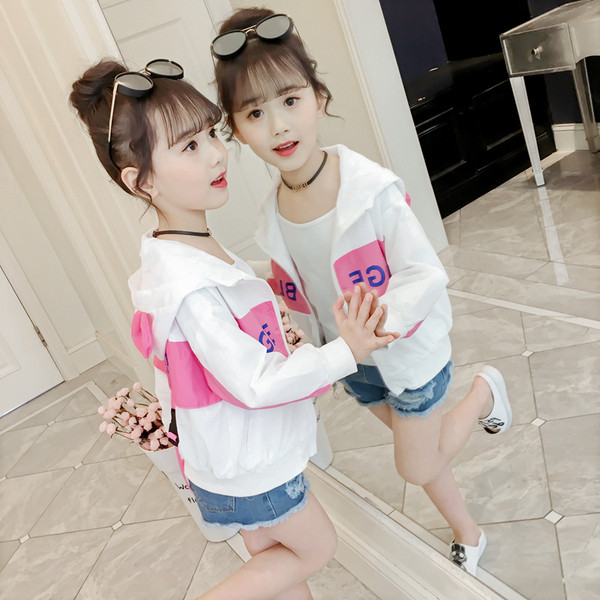 Modern gyerekkabát lányoknak kék és rózsaszín színben