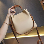 Eko bőrből készült alkalmi női táska rövid és hosszú füllel, több színben