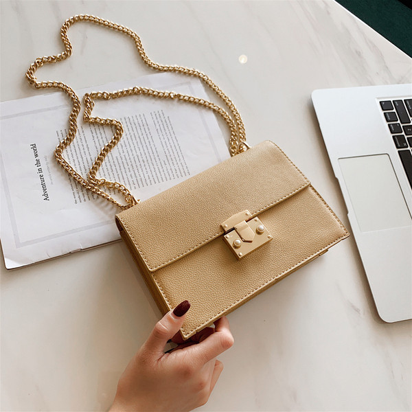 Stílusos női táska sima modell, hosszú füllel több színben