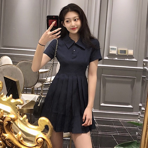 Alkalmi női ruha gallérral, fekete színben