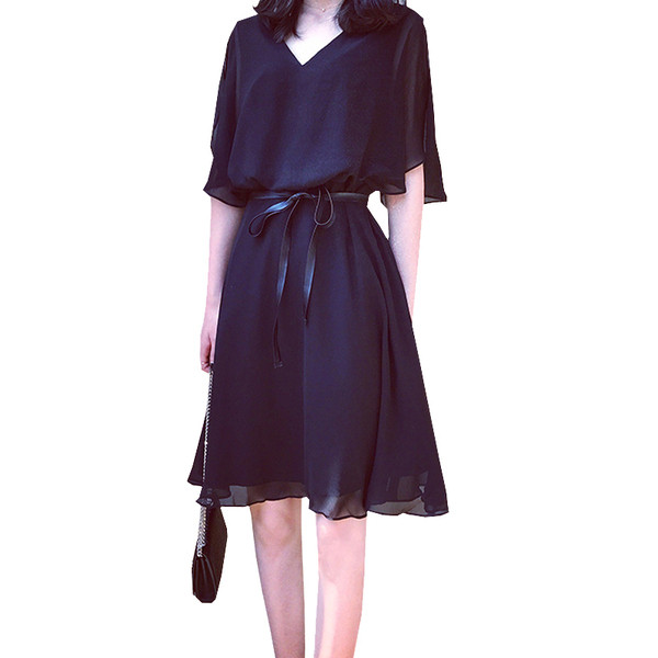 Alkalmi női ruha fekete övvel