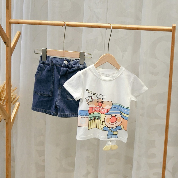 Gyerek rövid farmernadrág fiúknak zsebbel és gombbal