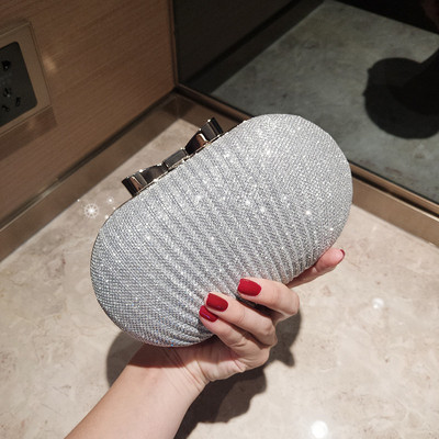 Elegáns női kulcs fényes hatással arany és ezüst színben