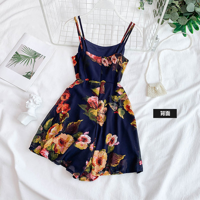 Salopeta de dama moderna cu bretele subtiri si motiv floral