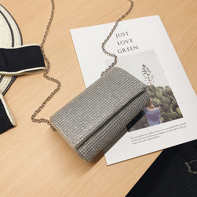 Elegáns női táska kövekkel fekete, ezüst és arany színben