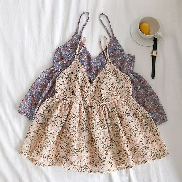 Virágos motívumú, modern női felső, több színben