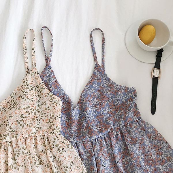 Virágos motívumú, modern női felső, több színben