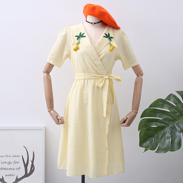 Rochie casual de dama in alb, galben si albastru