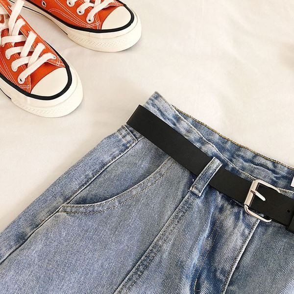 Дамски къси дънкови панталони в  бял и син цвят