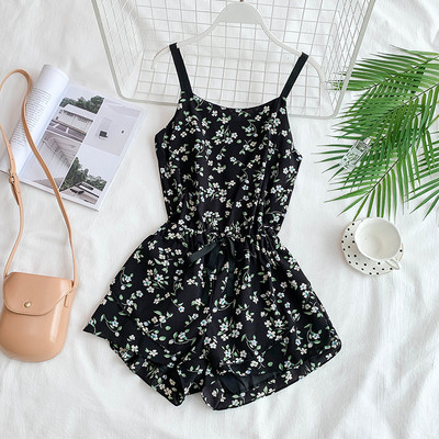 Modern női overall vékony pántokkal és virágmotívumokkal, különböző színekben