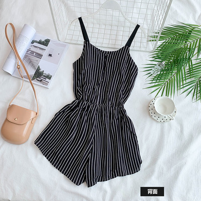 Modern női overall vékony pántokkal és virágmotívumokkal, különböző színekben