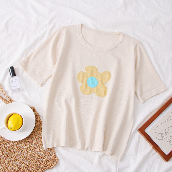 Tricou de damă colorat cu decolteu O