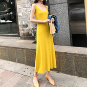 Rochie lunga de dama cu bretele subtiri si nasturi in mai multe culori