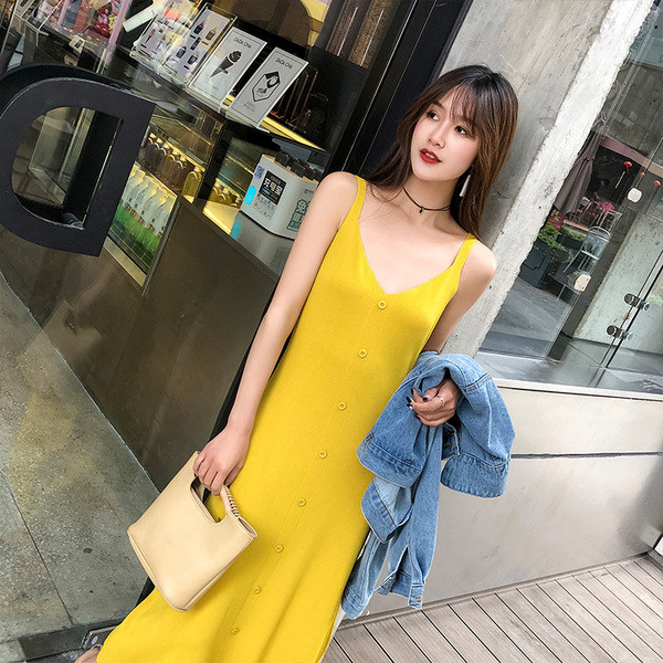 Rochie lunga de dama cu bretele subtiri si nasturi in mai multe culori