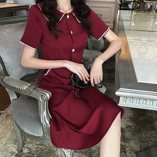 Rochie elegantă de damă, cu guler și nasturi, în visiniu