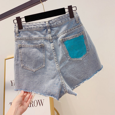 Γυναικεία κοντά παντελόνια τζιν με λαμπερό αποτέλεσμα σε μπλε χρώμα