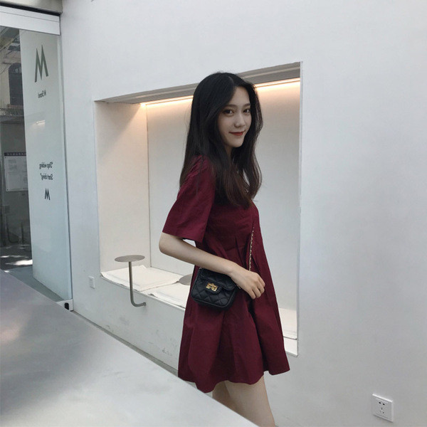 Alkalmi fekete ruha fekete és bordó színben