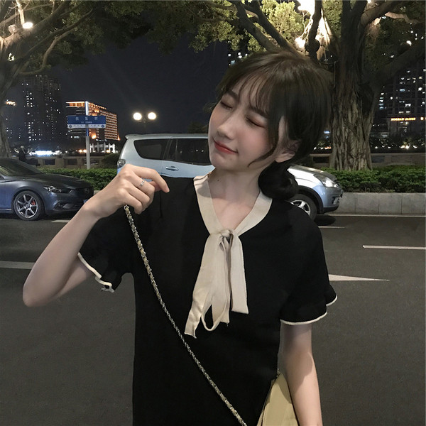 Alkalmi női ruha fekete-fehér ujjal