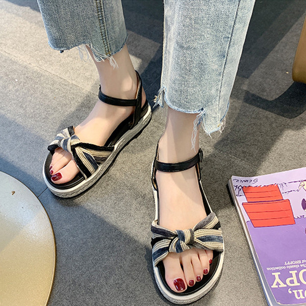 Női alkalmi platformszandál