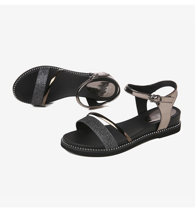 Női szandál arany és fekete színben