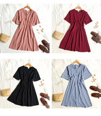 Alkalmi női ruha gombokkal és V-nyakú négy színben