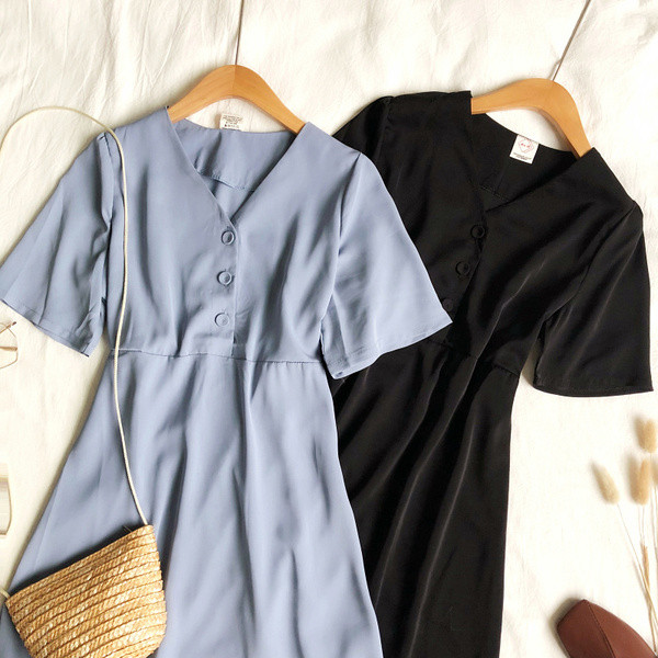 Alkalmi női ruha gombokkal és V-nyakú négy színben