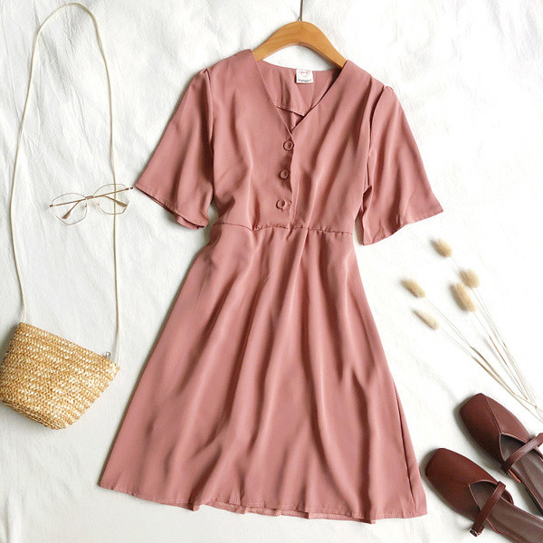 Alkalmi női ruha gombokkal és V-nyakú négy színben