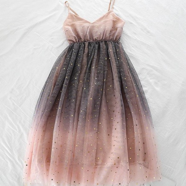 Modern női ruha irizáló színekben