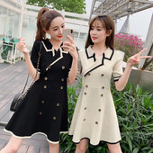 Stílusos női ruha gombokkal és V-nyakú két színben