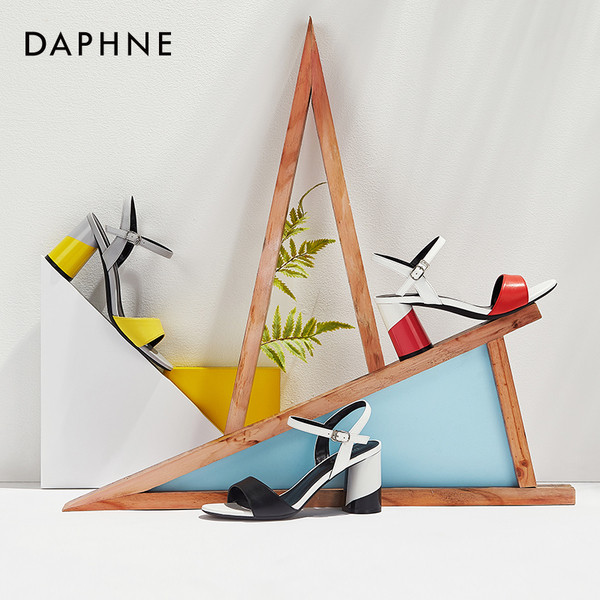 Női sarkú szandál három színben