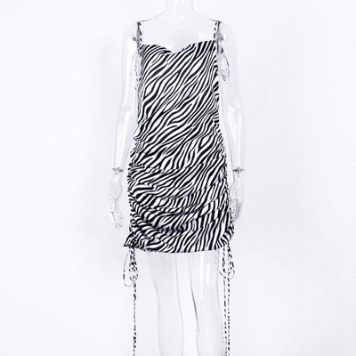 Modern női ruha nyakkendővel, csupasz háttal