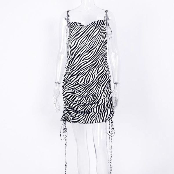 Modern női ruha nyakkendővel, csupasz háttal