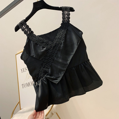 Szatén női felső V-nyakkal és csipkével több színben