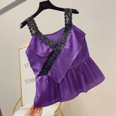 Szatén női felső V-nyakkal és csipkével több színben