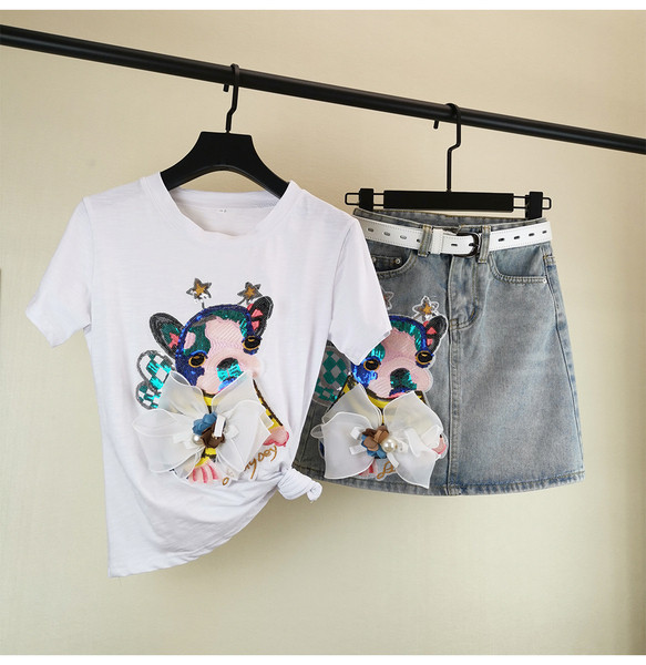 Modern női szett pólóval és farmerszoknyával