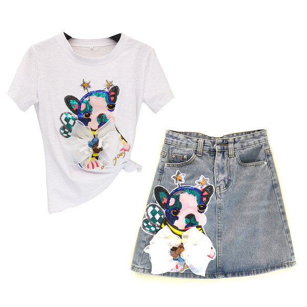 Modern női szett pólóval és farmerszoknyával