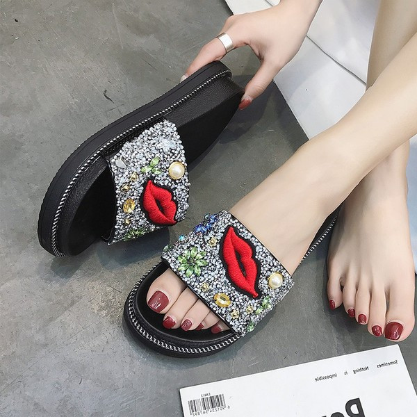 Modern női papucs rátéttel és kövekkel